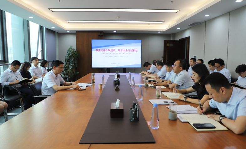 集团公司党委副书记、总经理马万荣为甘肃资管全体党员干部讲授专题党课
